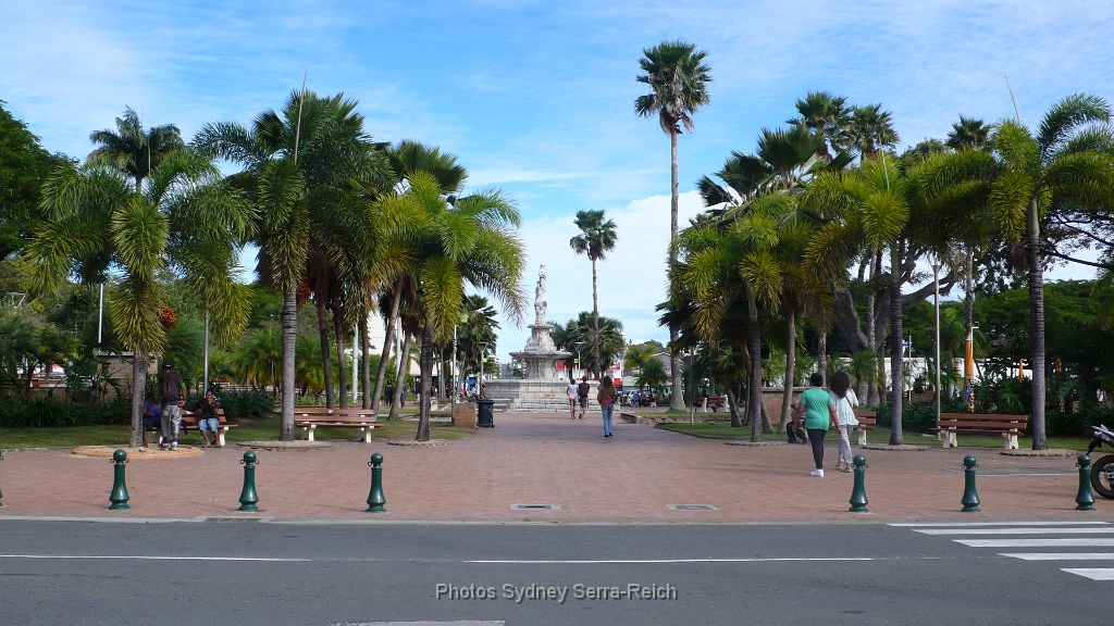 Place des Cocotiers 1.JPG - Nouméa -  Place des Cocotiers. Août 2014
